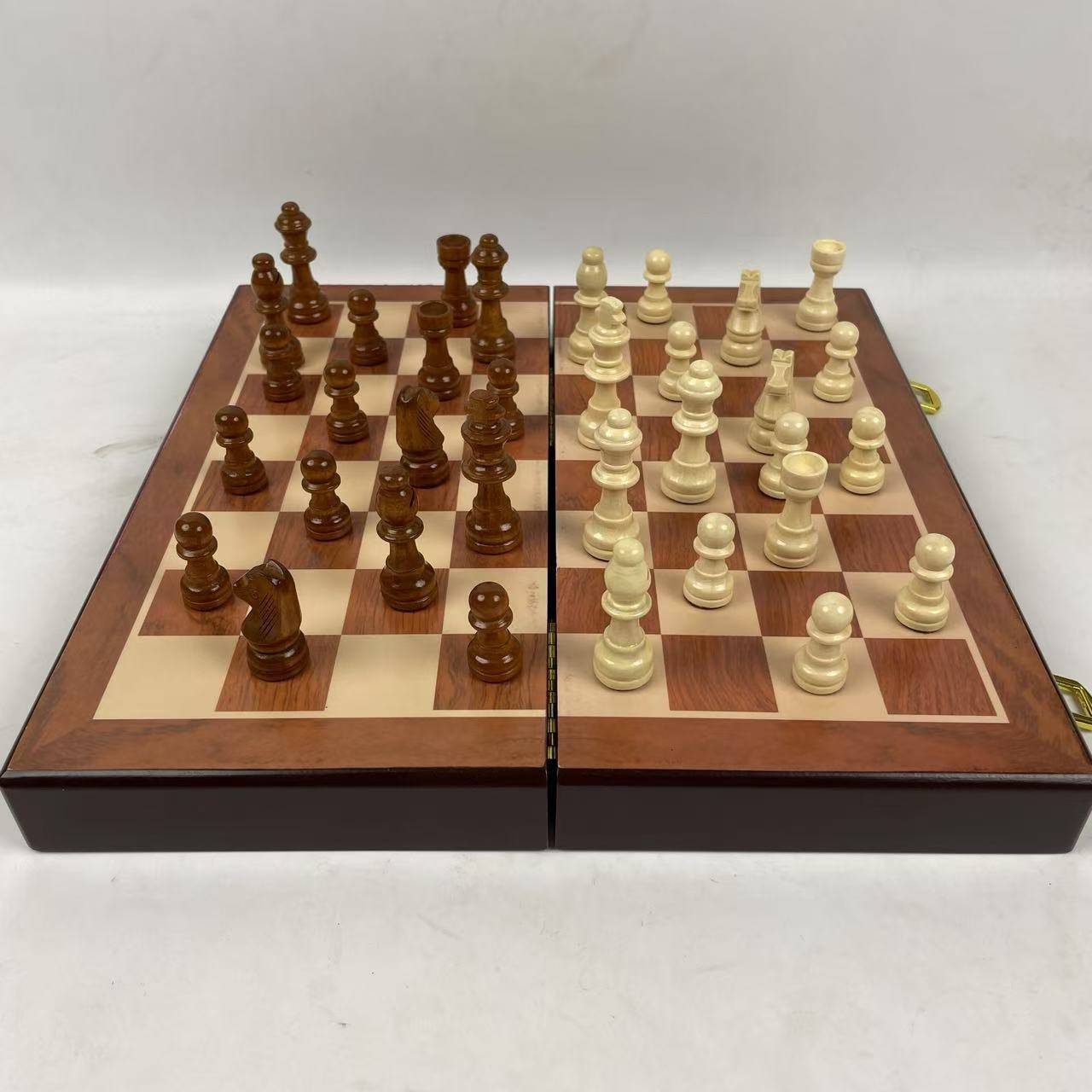 マグネット式木製チェスセット 折りたたみ式収納ボードゲーム  - Board Game Queen のレビューと価格