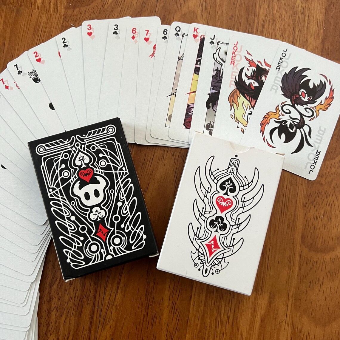 ホロウナイトスタンダードポーカーカードセット黒と白のトランプ - Board Game Card のレビューと価格